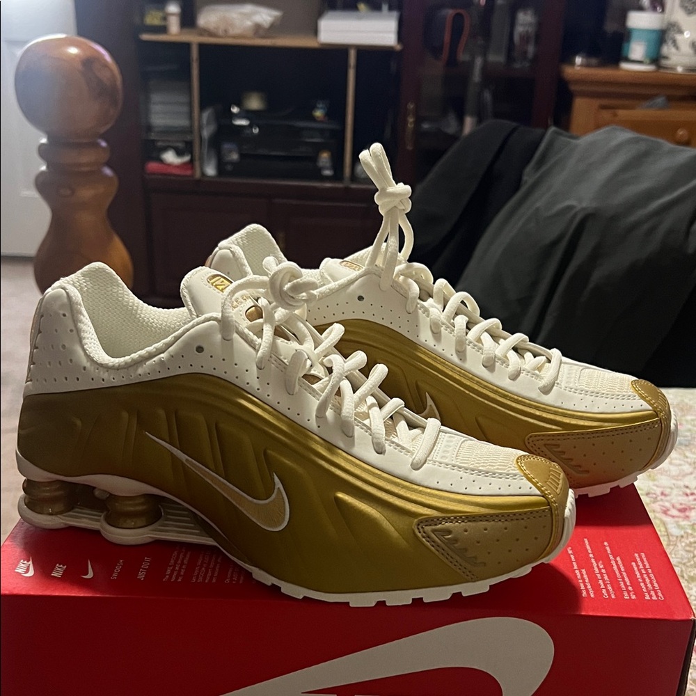 Nike Women's Sneakers White and Gold